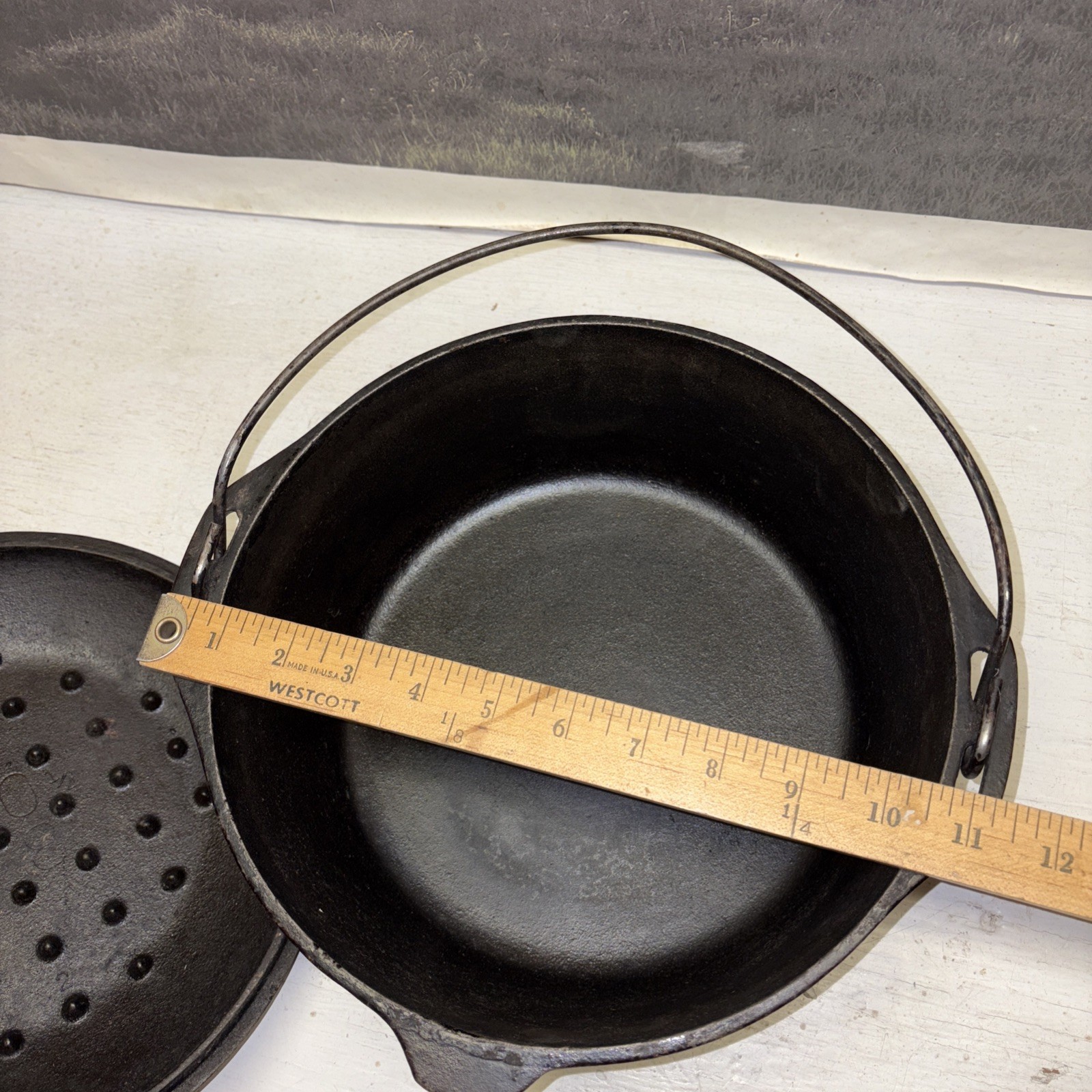 LODGE 10 1/4 #8 DO USA D3 Cast Iron Dutch Oven self basting lid 5 quart