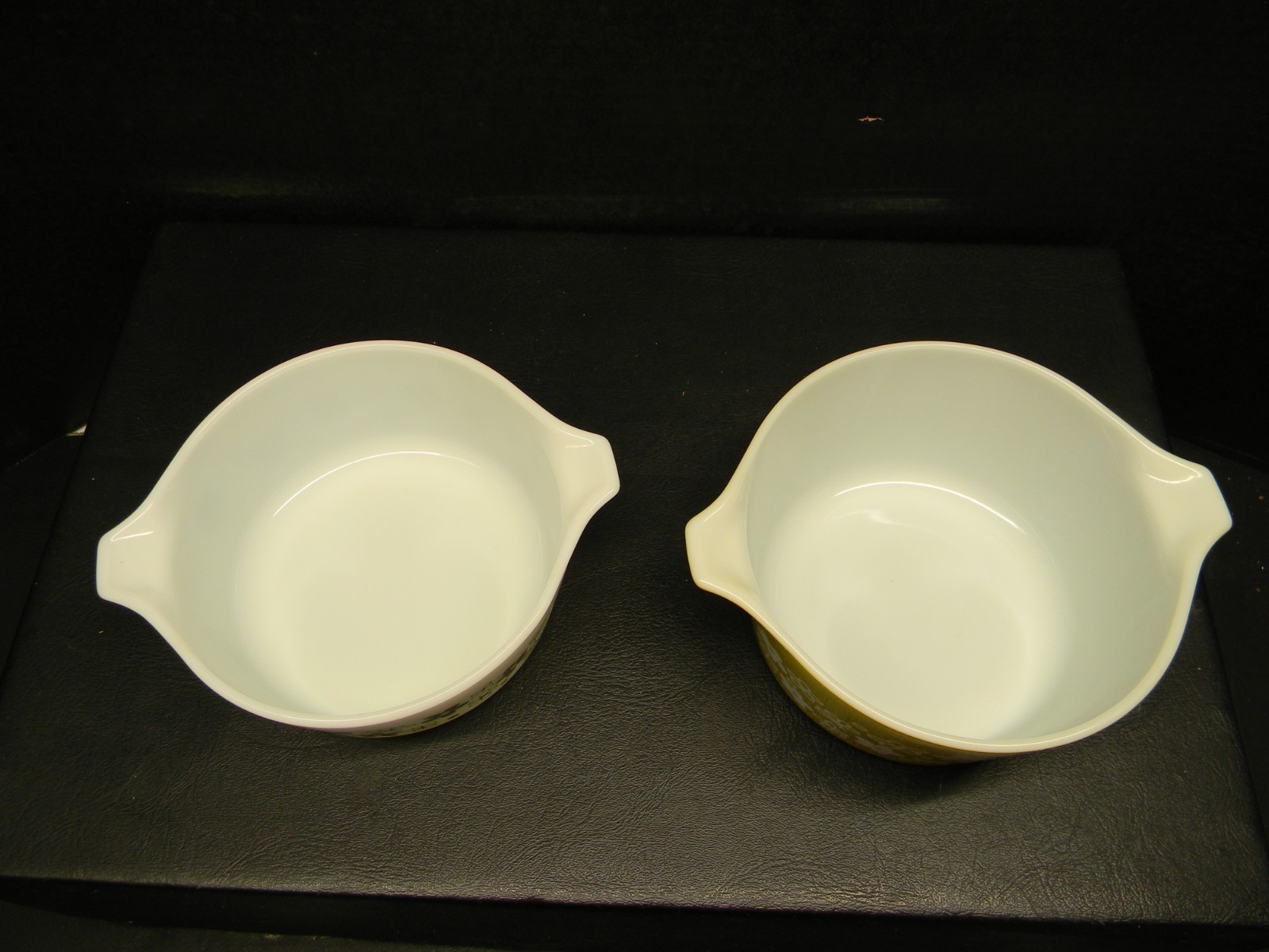 Pyrex Spring Blossom casserole dishes Lids Crazy Daisy 473 472 Set Of