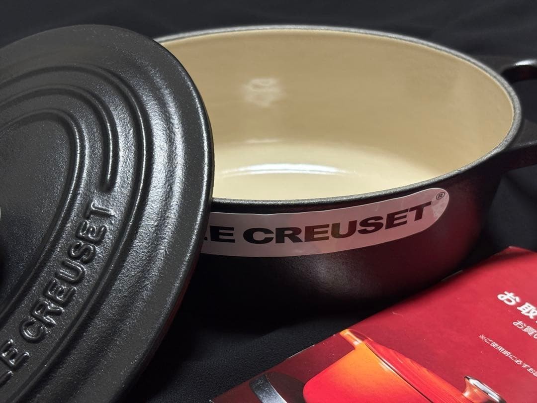 Le Creuset Signature Cocotte Oval 6.7in Enamel Cast iron Dutch Oven Matte Black