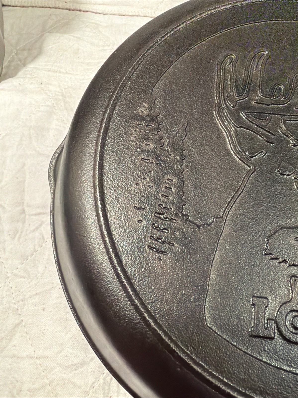 Lodge Wildlife Series-10.25″ Cast Iron Skillet with Deer Scene, 10.25″, Black