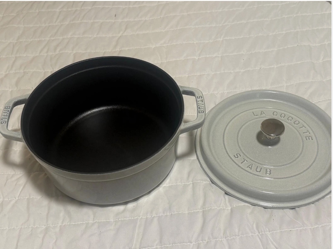 Staub Cast Iron 4 qt, Round, Dutch Oven, White Truffle.
