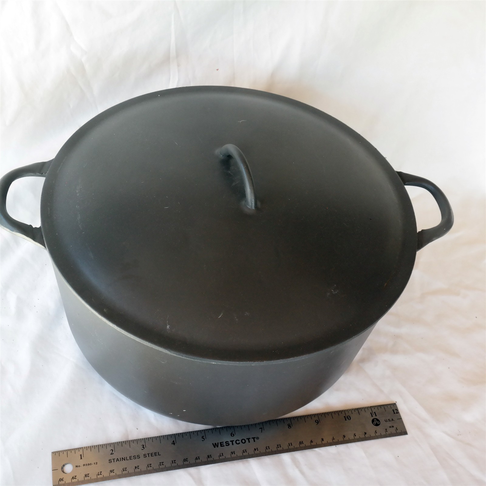 DESCOWARE FE 16 2-H 12″ diameter Large Cast Iron Dutch oven Stock pot RARE