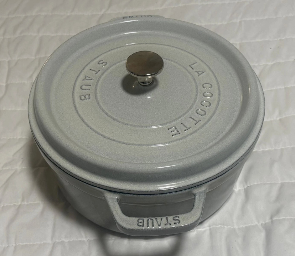Staub Cast Iron 4 qt, Round, Dutch Oven, White Truffle.