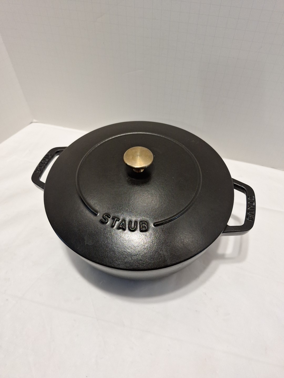 STAUB 24cm/3.75-Qt Essential French Oven Matte Black France Read Desc See Pics
