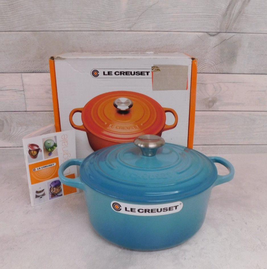 Le Creuset Signature Cast Iron 4.5 Quart Round Dutch Oven, Caribbean – NEW