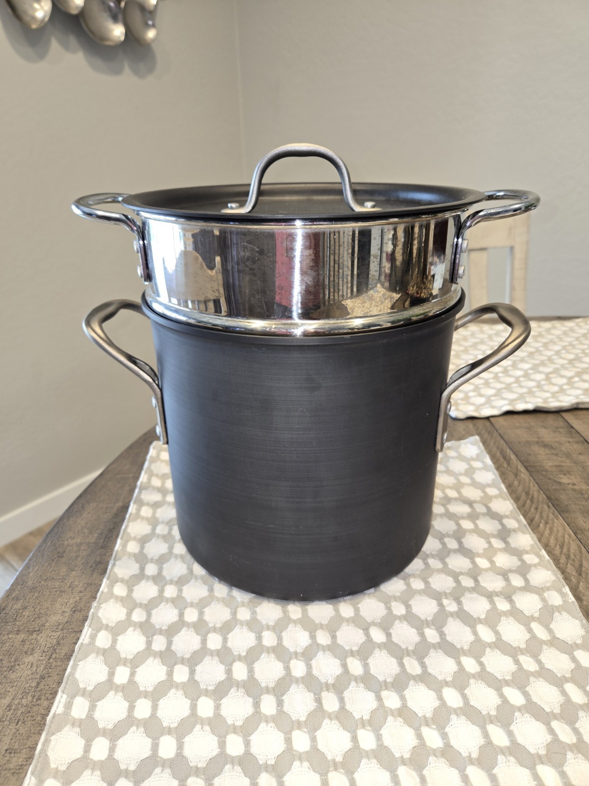 Calphalon Stock Pot Large 8 Qt, #808 Hard Anodized Made USA & Strainer