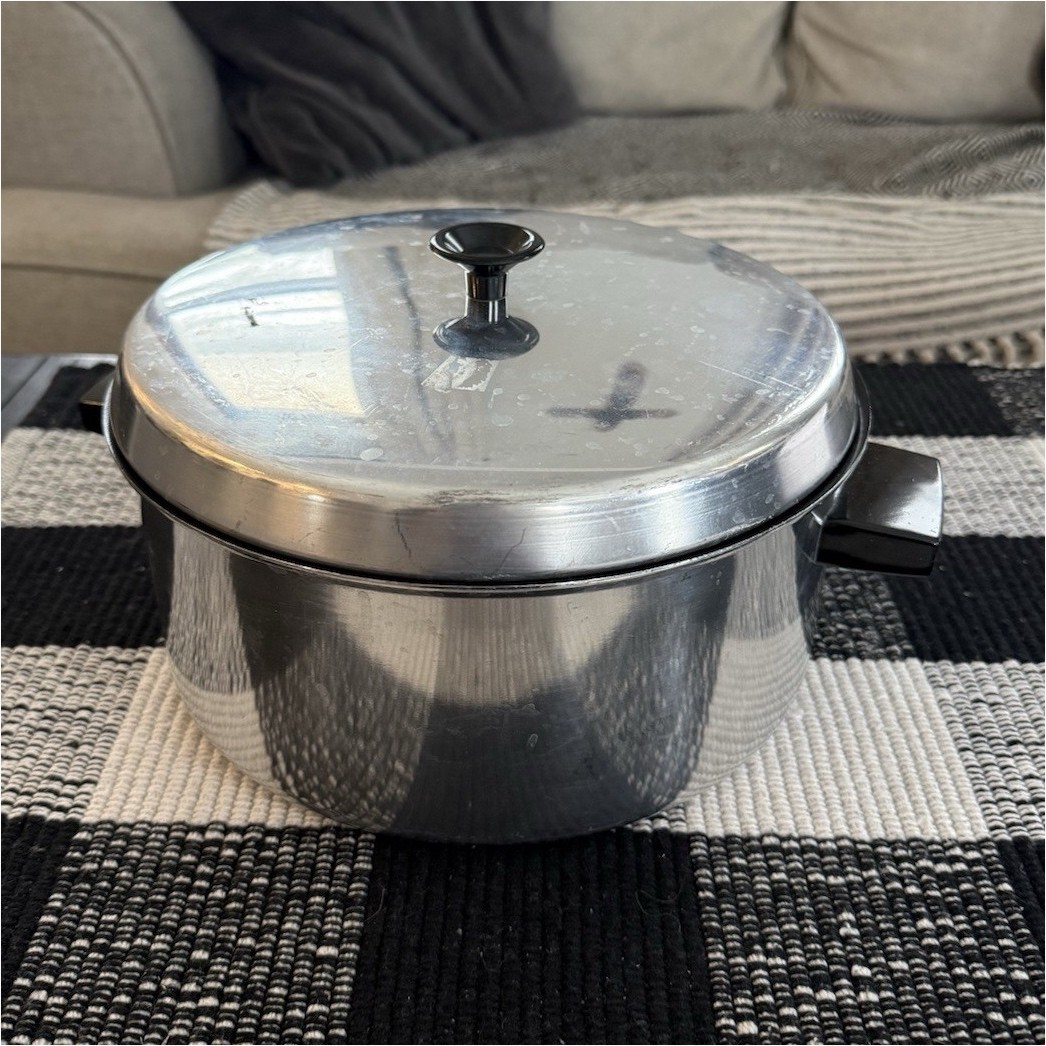 Wear-Ever Aluminum Non-Stick Stockpot Two-Piece Set with Lid Double Handle