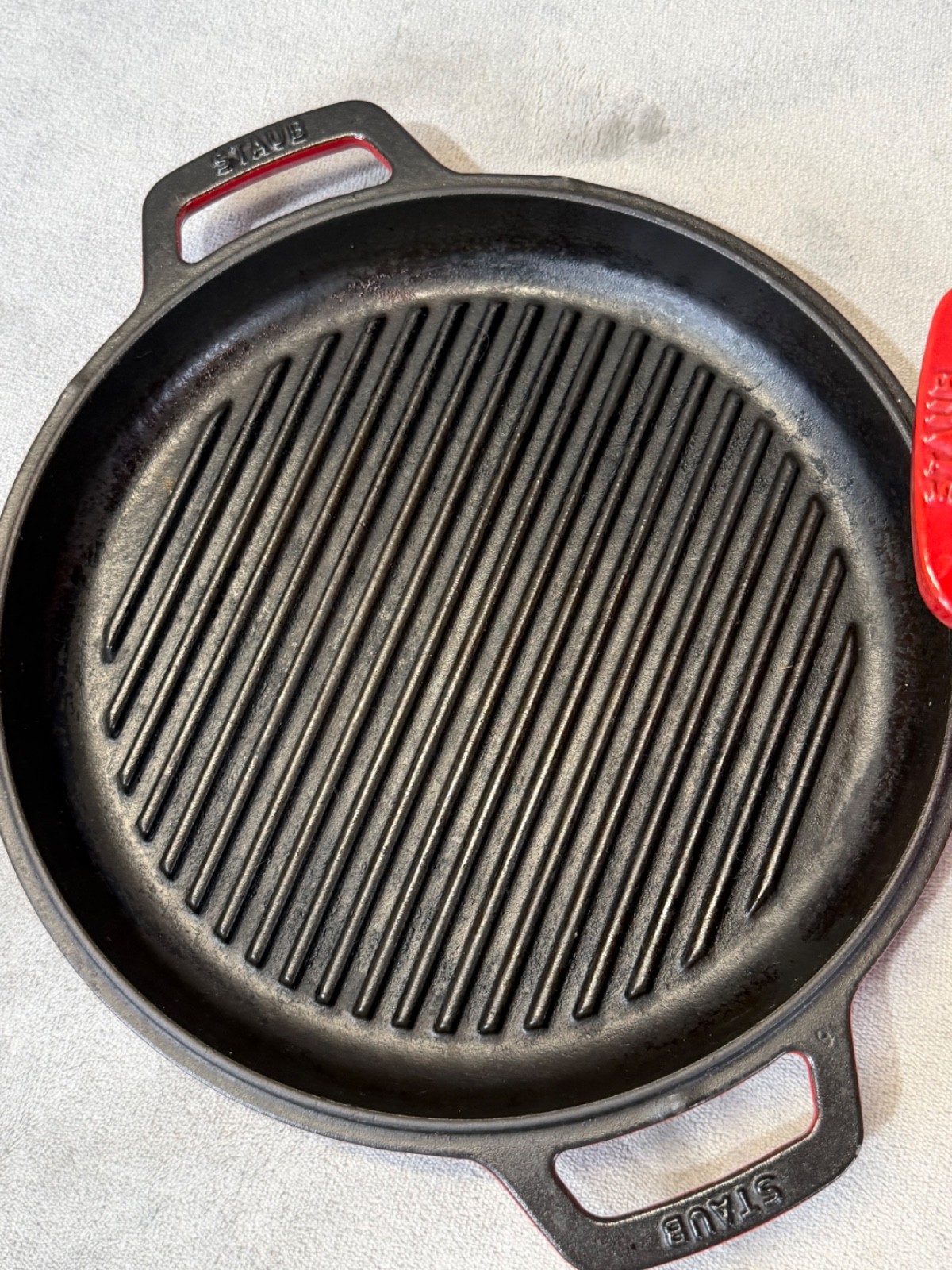 Staub 7 Qt Cast Iron braise & grill (Dutch Oven + Grill Pan Lid) Rouge Red