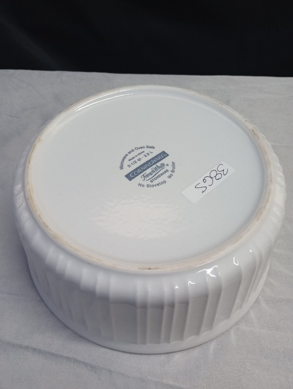 Corning Ware French White 2 1/2 Qt Round Casserole Dish