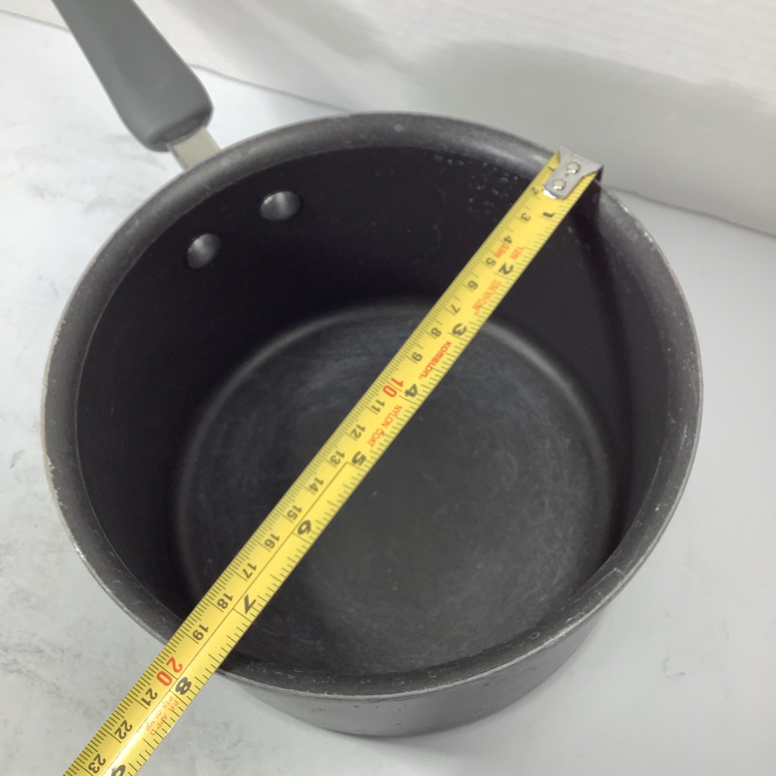 The Pampered Chef 3 Quart Hard-Anodized Non-Stick Sauce Pan With Lid