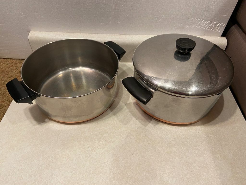 LOT of 2 REVERE WARE 1801 4 1/2 QT STOCK POTS WITH 1 LID MADE IN CLINTON IL. USA