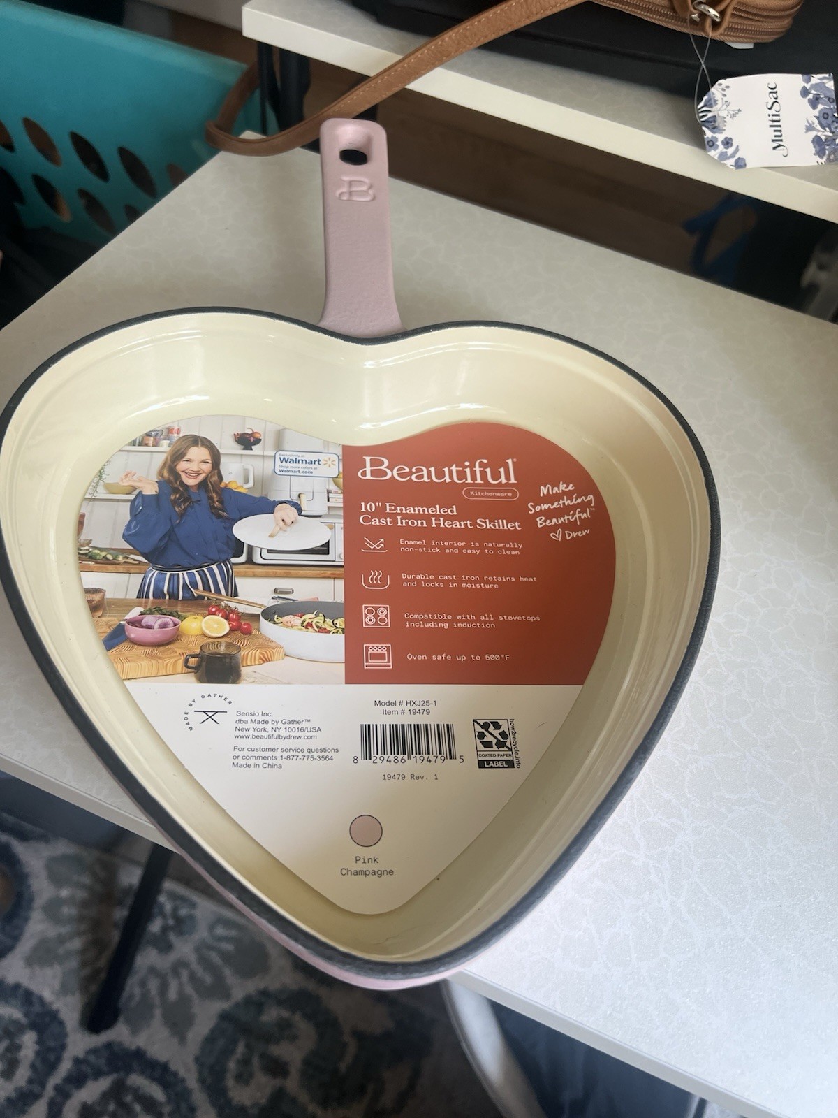 Beautiful 10in Enameled Cast Iron Heart Skillet Pink/Champagne Induction 500F
