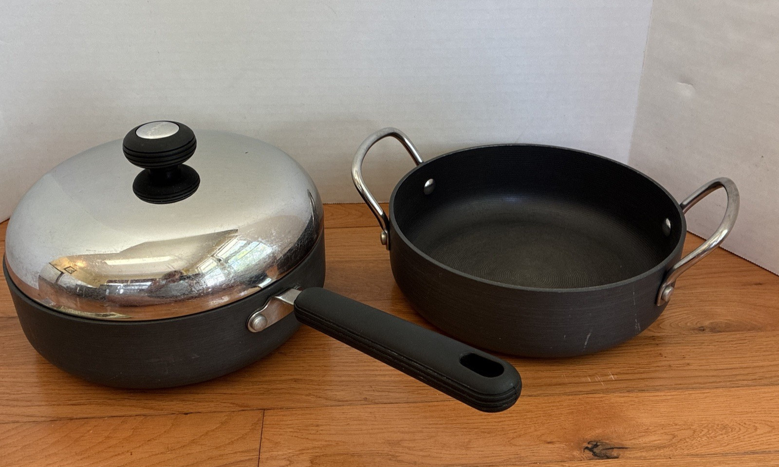 2 Circulon 9″ 2.5 Qt Pans, Double Handle & Frying Pan w/ Interchanging Lid VGC
