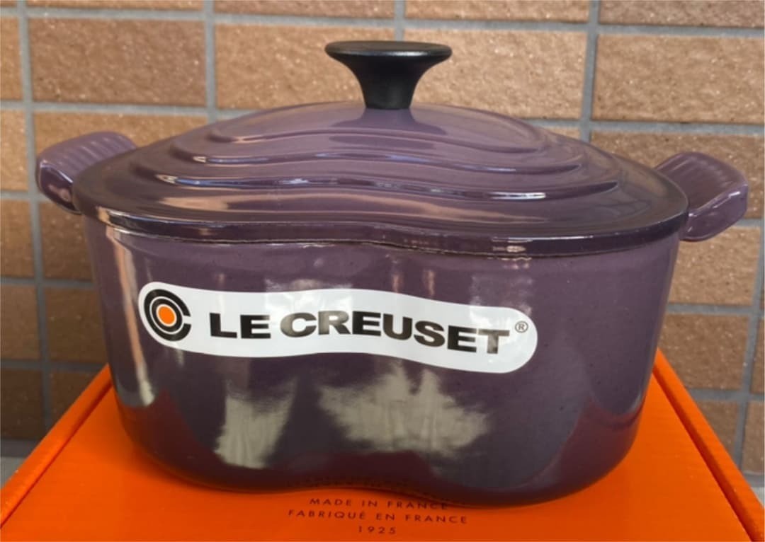 LE CREUSET Cocotte d’Amour Heart Shaped Dutch Oven Casserole Dish Cassis Purple
