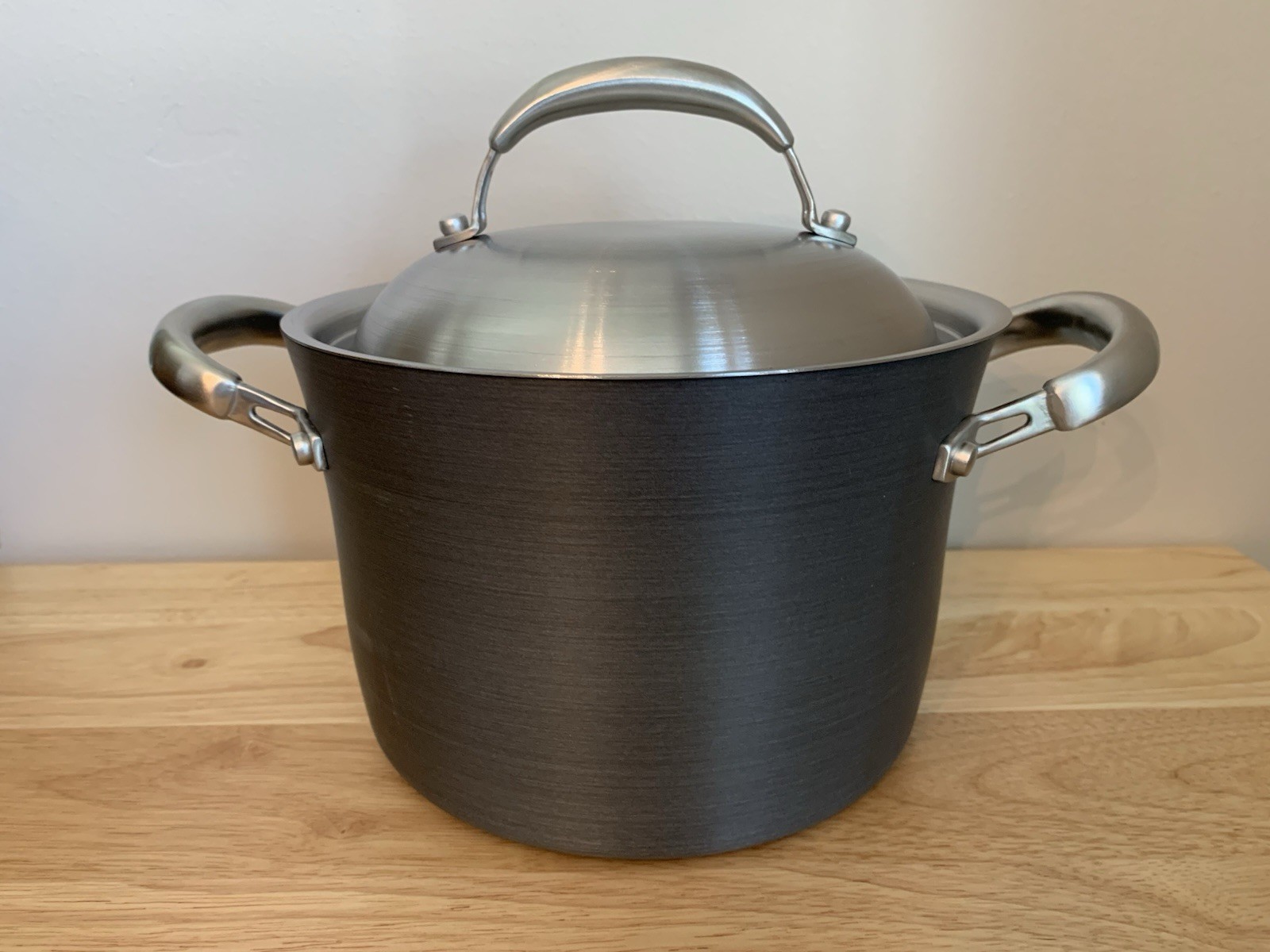 Technique Hard-Anodized Nonstick 4 Qt Round Pot with Lid-New