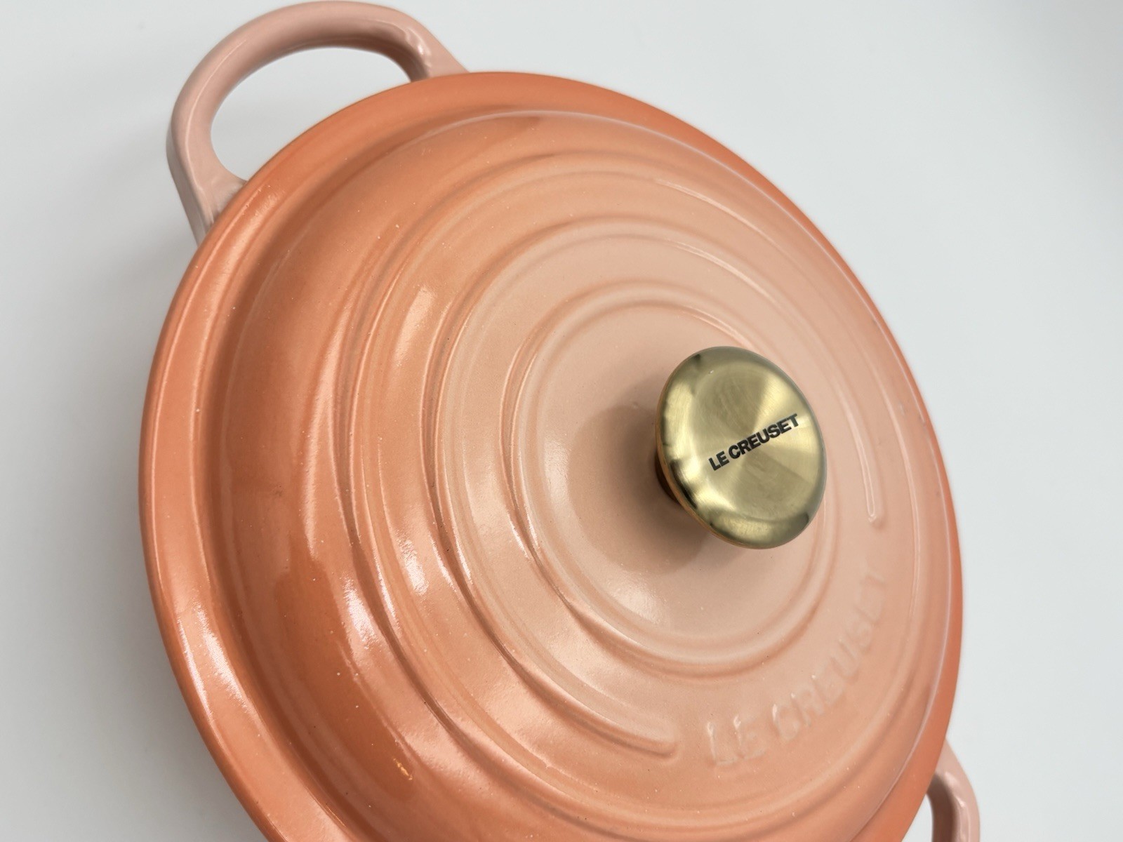 Le Creuset Signature Enameled Cast Iron French Oven ~ 2.5 Qt ~ Peche ~ Read