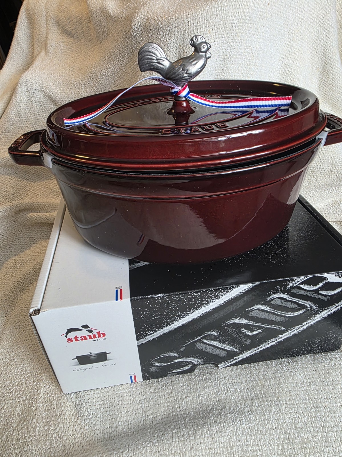 Staub La Cocotte #31 5.75 Qt Oval Dutch Oven Rooster Enamel Cast Iron Cranberry