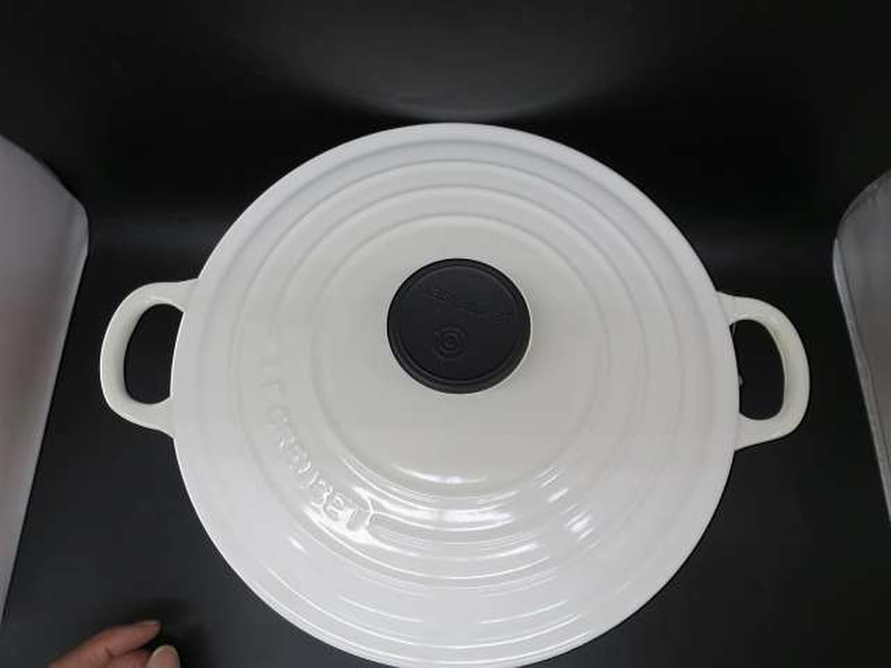 Le Creuset Cocotte Ronde Tradition 24cm 9.5in 4.5qt White Cast Iron Enamel Pot