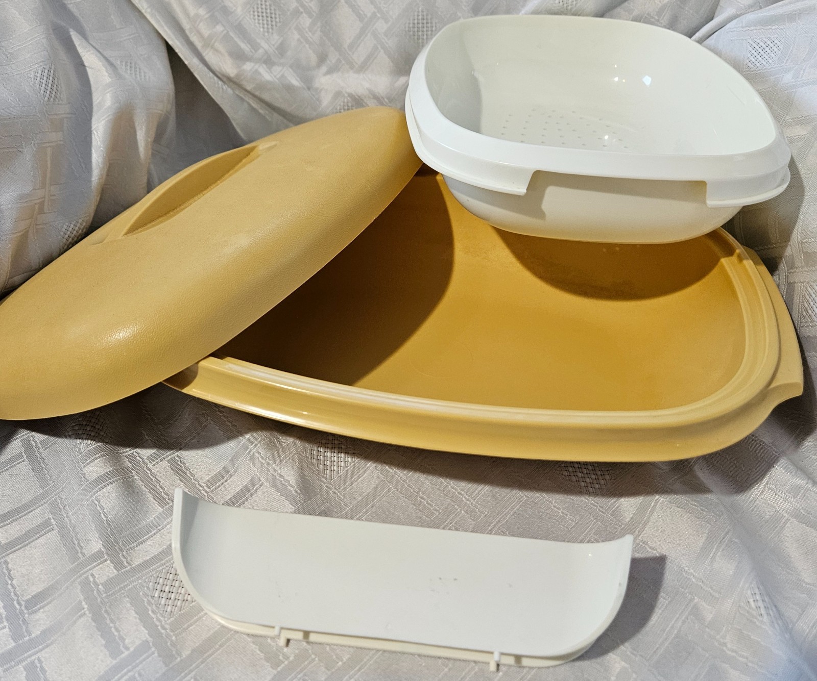 Tupperware Harvest Gold Microwave Vegetable Rice Steamer 4 Piece VTG
