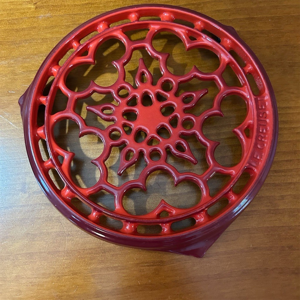Le Creuset Round Trivet Cerise Red Footed Hot Pot Stand Decorative