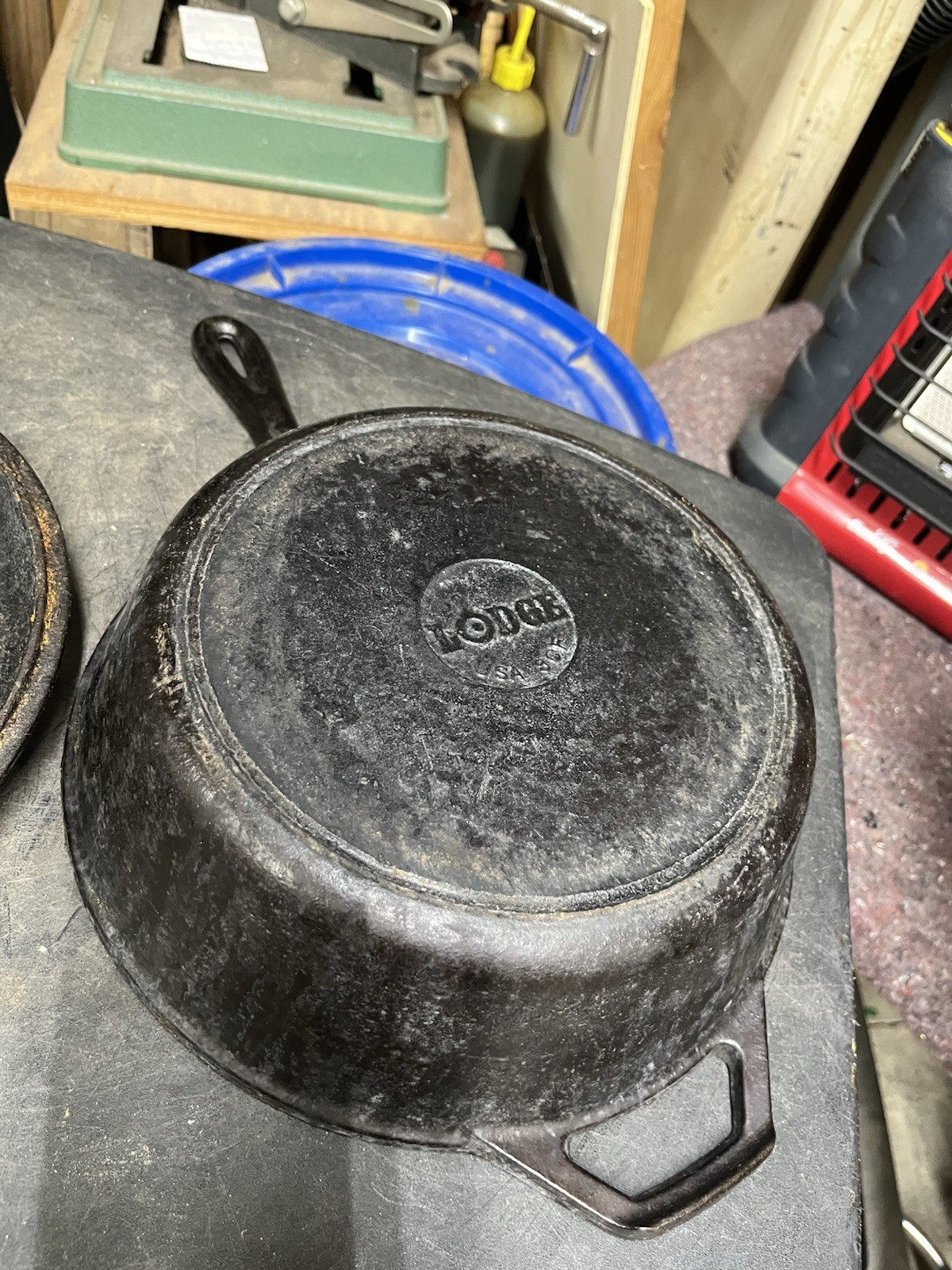 Lodge LCC3 Skillet/Griddle, With Lid, Seasoned Cast Iron, 9-3/4-In.