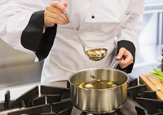 Winware Stainless Steel 4.5 Quart Sauce Pan with Cover, 4 qt