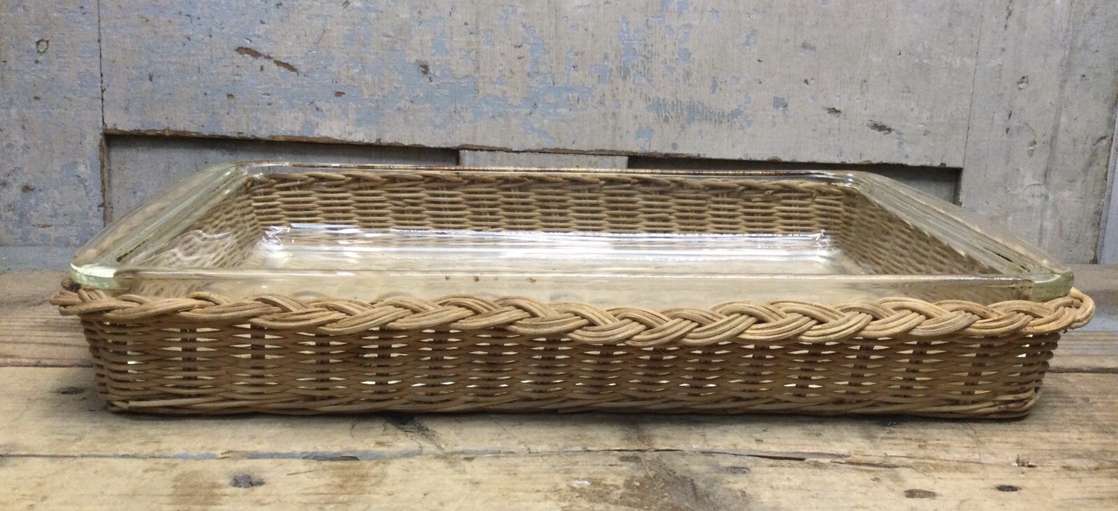 Vintage PYREX 233 clear casserole, baking dish w/ wicker basket carrier 13.5x9x2