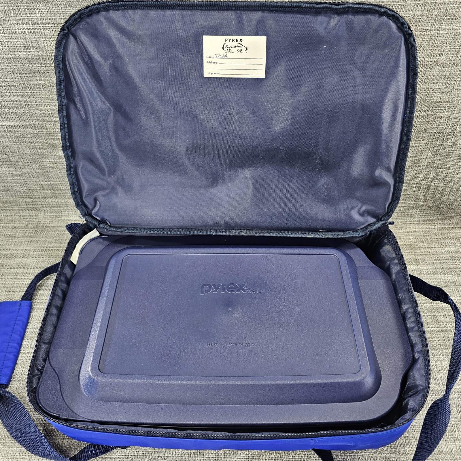 Pyrex Portables 9×13 Casserole Dish with Carrier Hot/Cold Pack Insulator Pocket