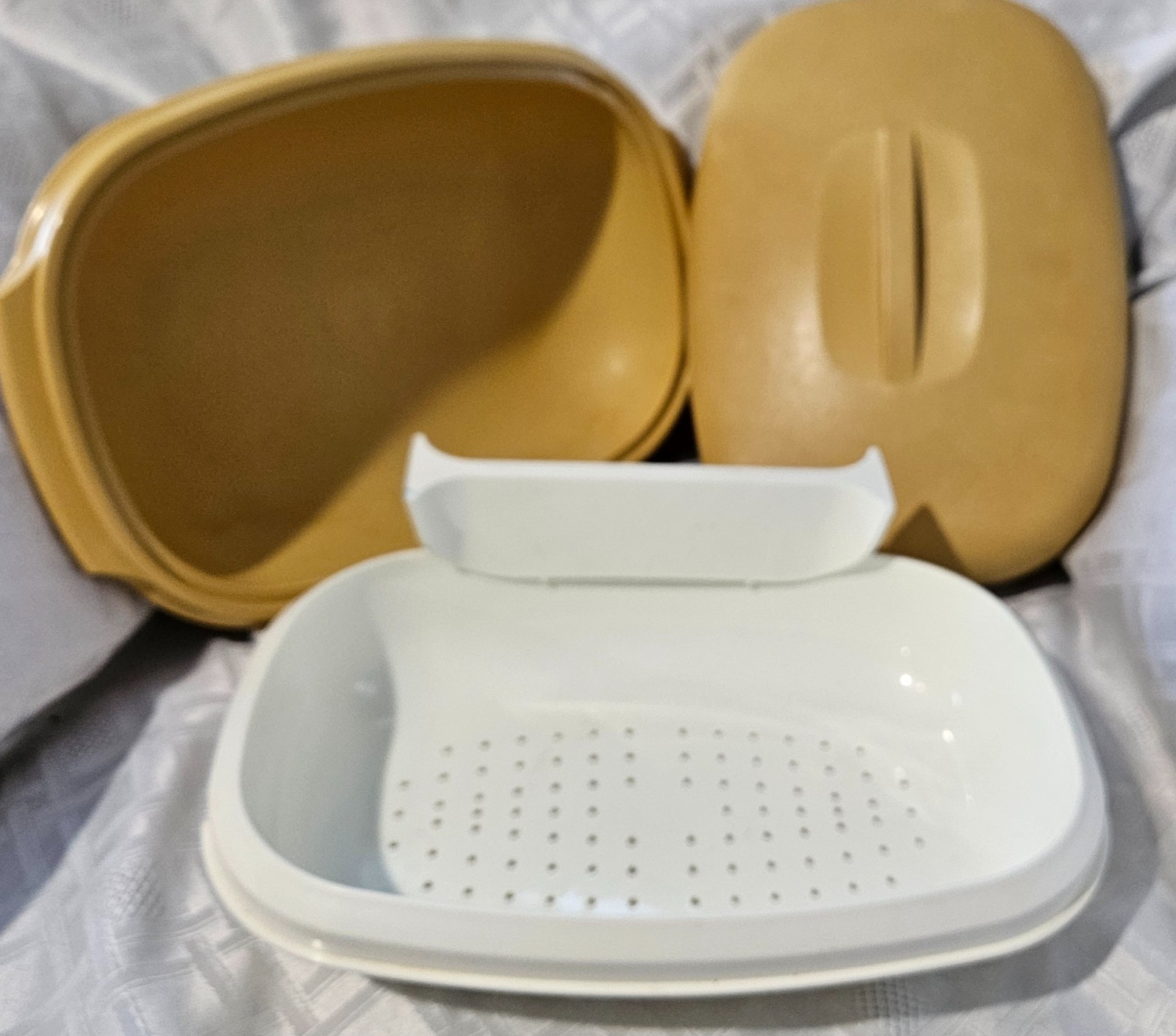 Tupperware Harvest Gold Microwave Vegetable Rice Steamer 4 Piece VTG