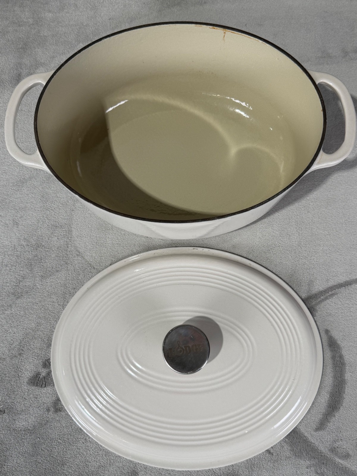 Lodge Cast Iron Dutch Oven Oval White Enamel with Lid 7 QT 6.6 L