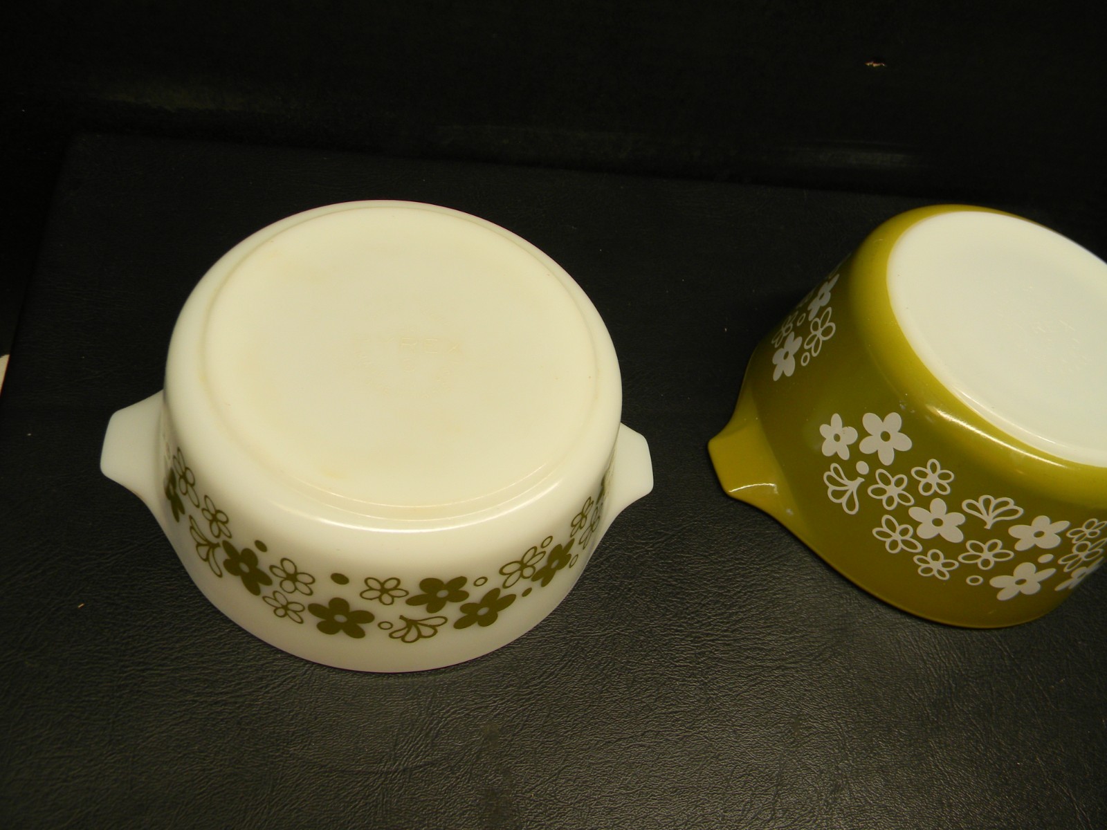 Pyrex Spring Blossom casserole dishes Lids Crazy Daisy 473 472 Set Of