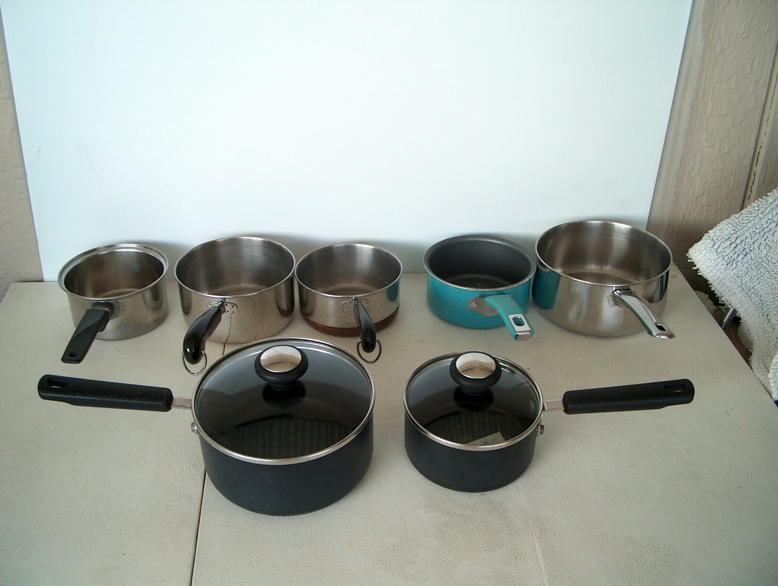 VARIOUS COOKING POTS – 7 PANS