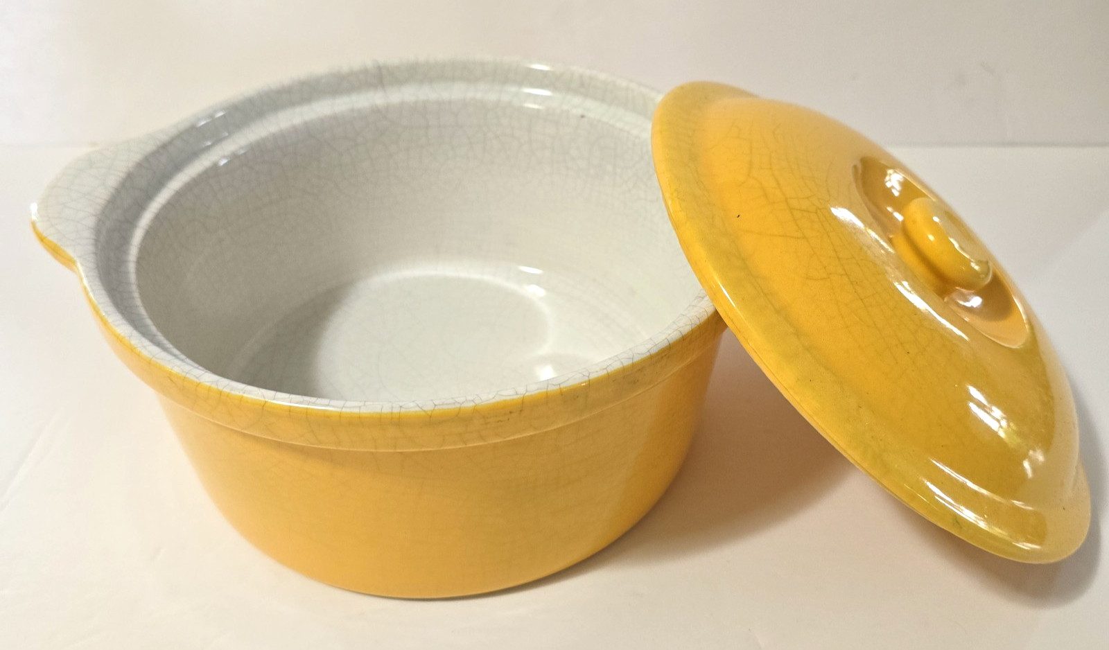 BryLaneHome Kitchen 2‑Qt Stoneware Casserole Dish With Lid Yellow Crackle Finish